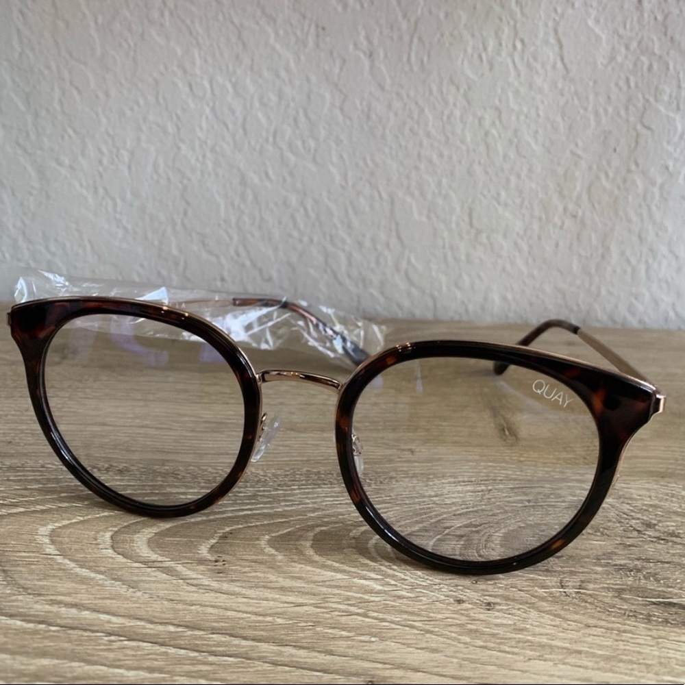 Quay Cryptic Blue Light Glasses - Picture 4 of 7